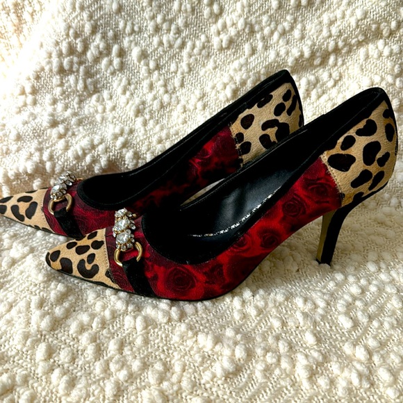 Size 10 Beverly Feldman pumps.. worn once… so in right now! - Picture 1 of 5